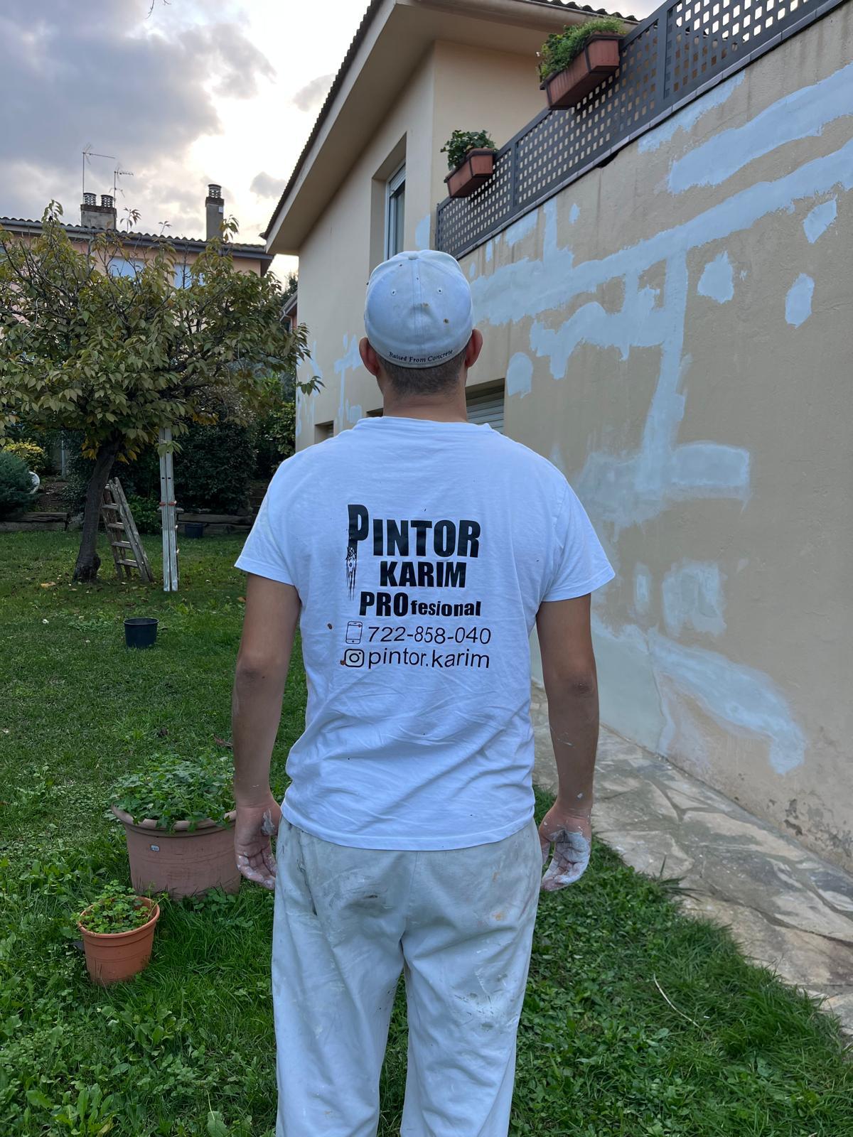 Pintor Karim trabajando en Girona